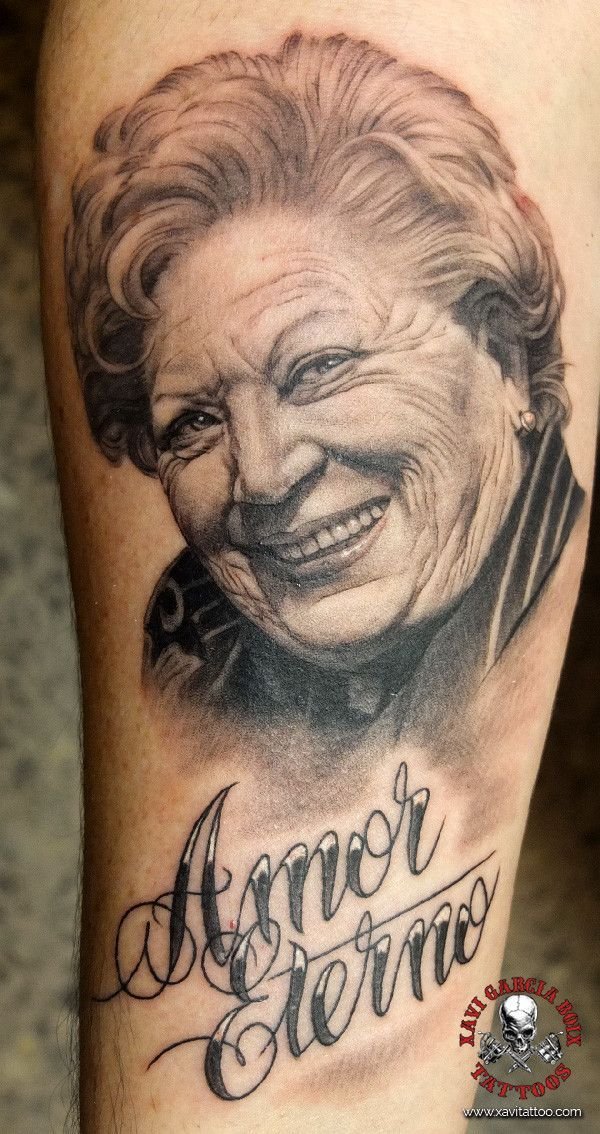 Tatuaje retrato familiar de Amor eterno en Valencia por Xavi García Boix