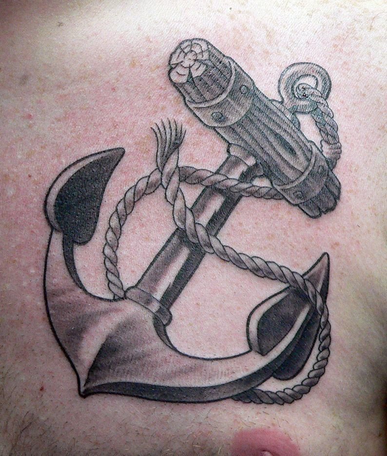 Tatuaje realista: ancla con cuerda enrollada, por Xavi García Boix en Valencia