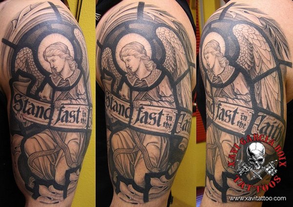 Tatuaje realista de Ángel de vidriera en Valencia por Xavi García Boix