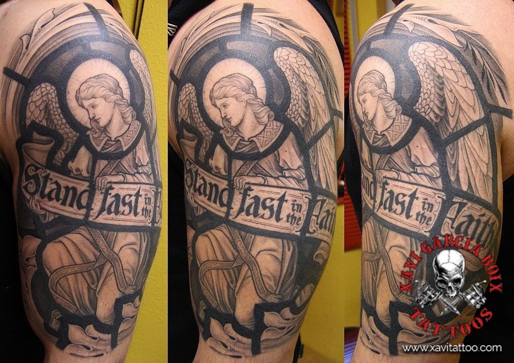 Tatuaje realista de Ángel de vidriera en Valencia por Xavi García Boix