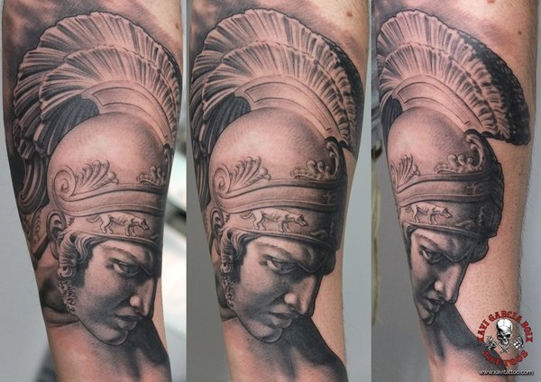 Tatuaje realista de Aquiles en Valencia por Xavi García Boix