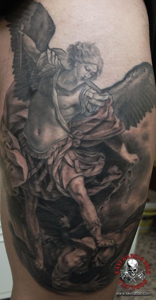 Tatuaje realista de Arcángel en Valencia por Xavi García Boix