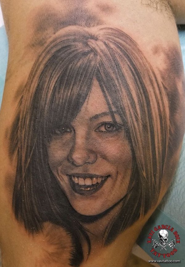 Tatuaje retrato familiar de Chica en Valencia por Xavi García Boix