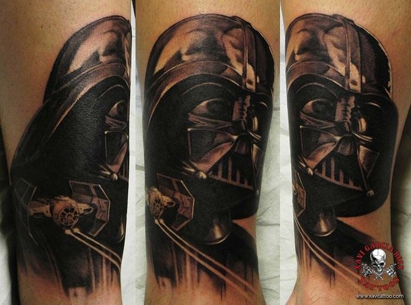 Tatuaje retrato realista de Darth Vader en Valencia por Xavi García Boix