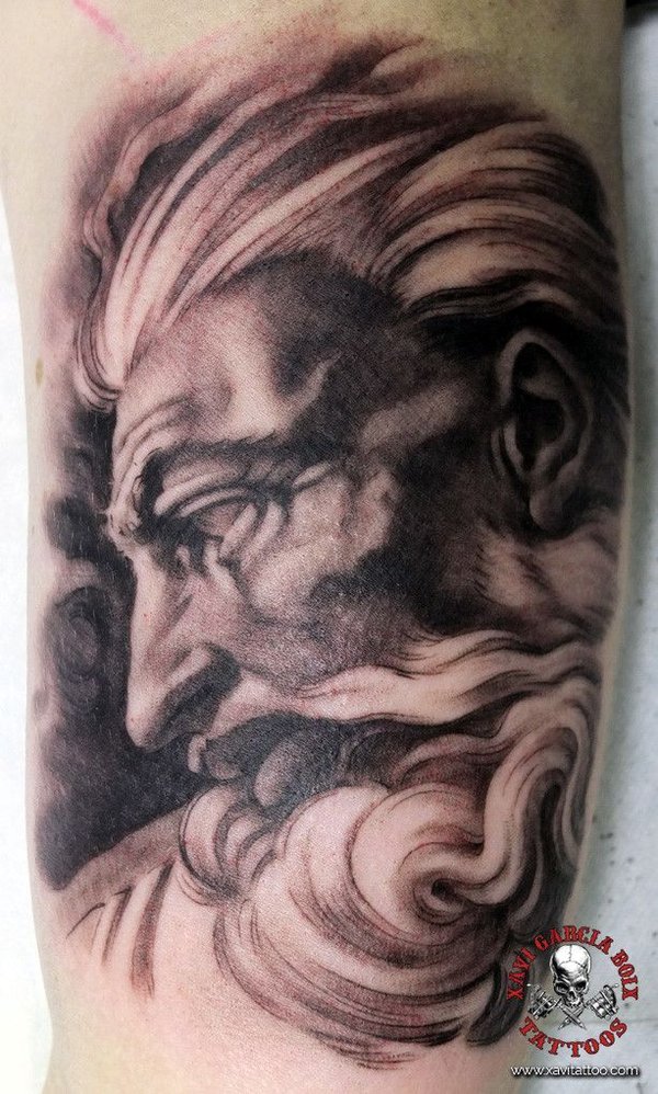 Tatuaje realista de Dios en Valencia por Xavi García Boix