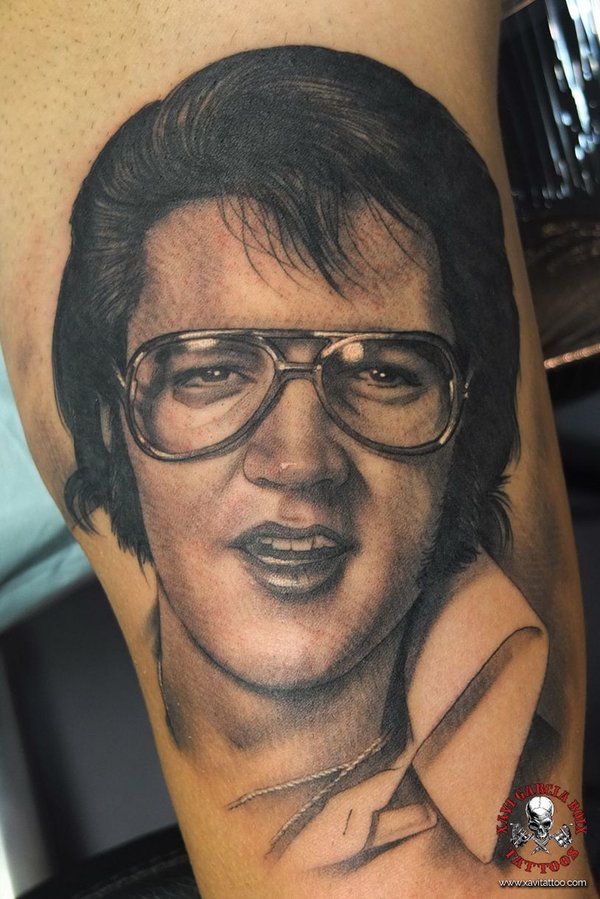 Tatuaje retrato realista de Elvis Presley en Valencia por Xavi García Boix