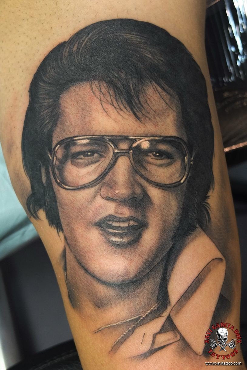 Tatuaje retrato realista de Elvis Presley en Valencia por Xavi García Boix