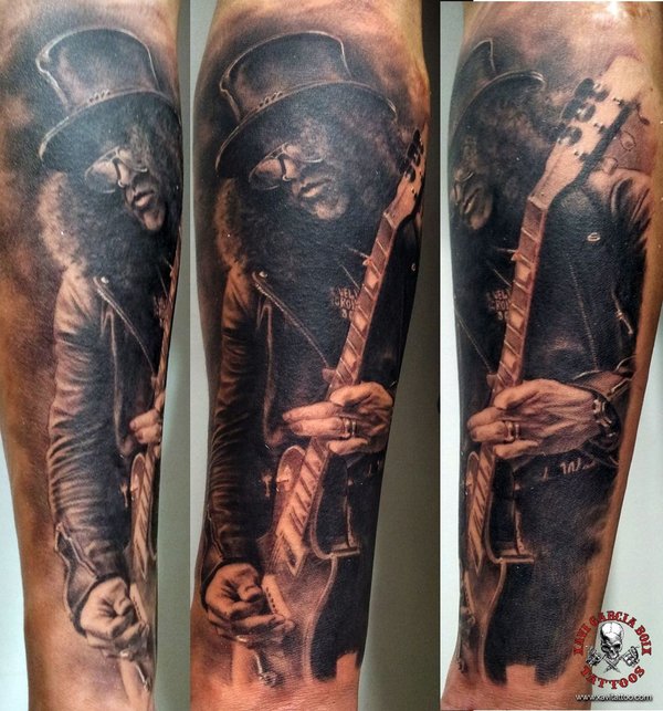 Tatuaje retrato realista de Slash en Valencia por Xavi García Boix