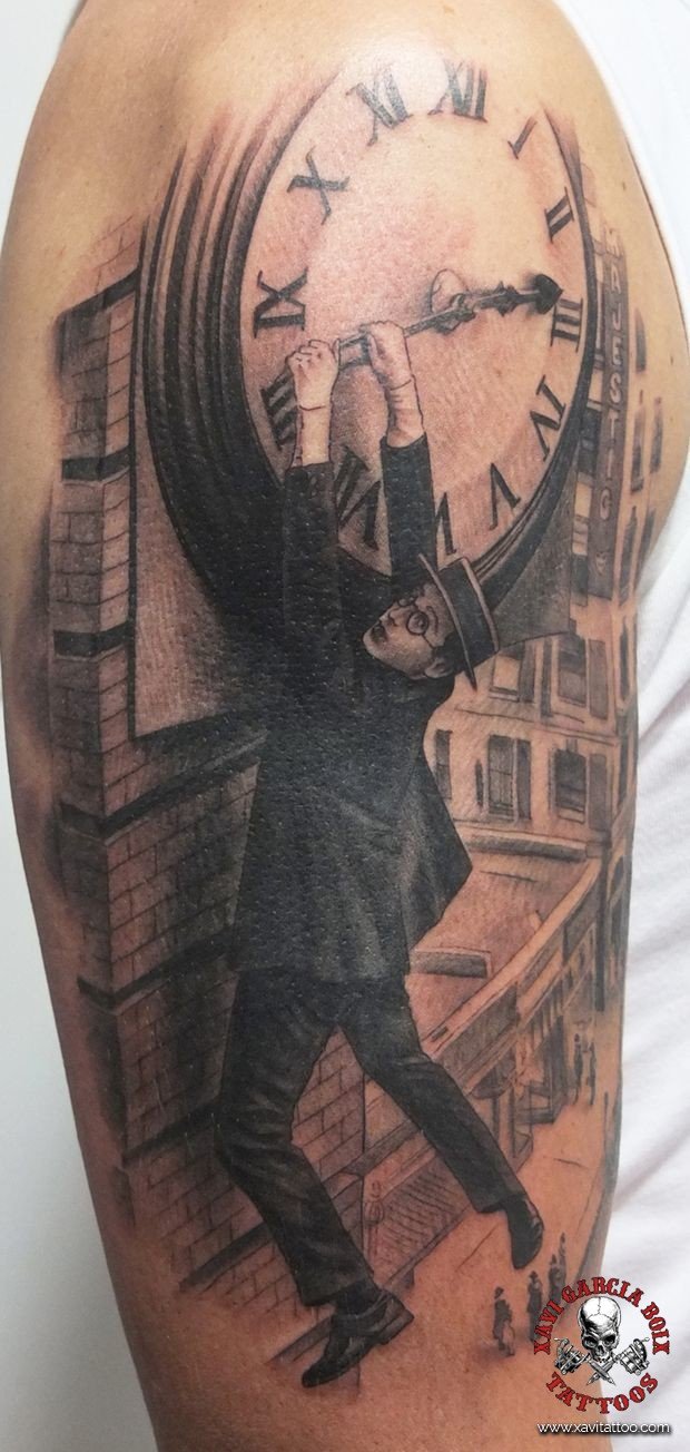 Tatuaje retrato realista de Harold Lloyd en Valencia por Xavi García Boix