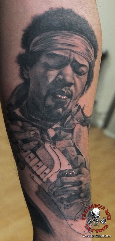 Tatuaje retrato realista de Jimi Hendrix en Valencia por Xavi García Boix