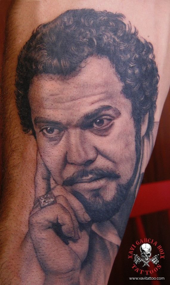 Tatuaje retrato familiar de Juan en Valencia por Xavi García Boix