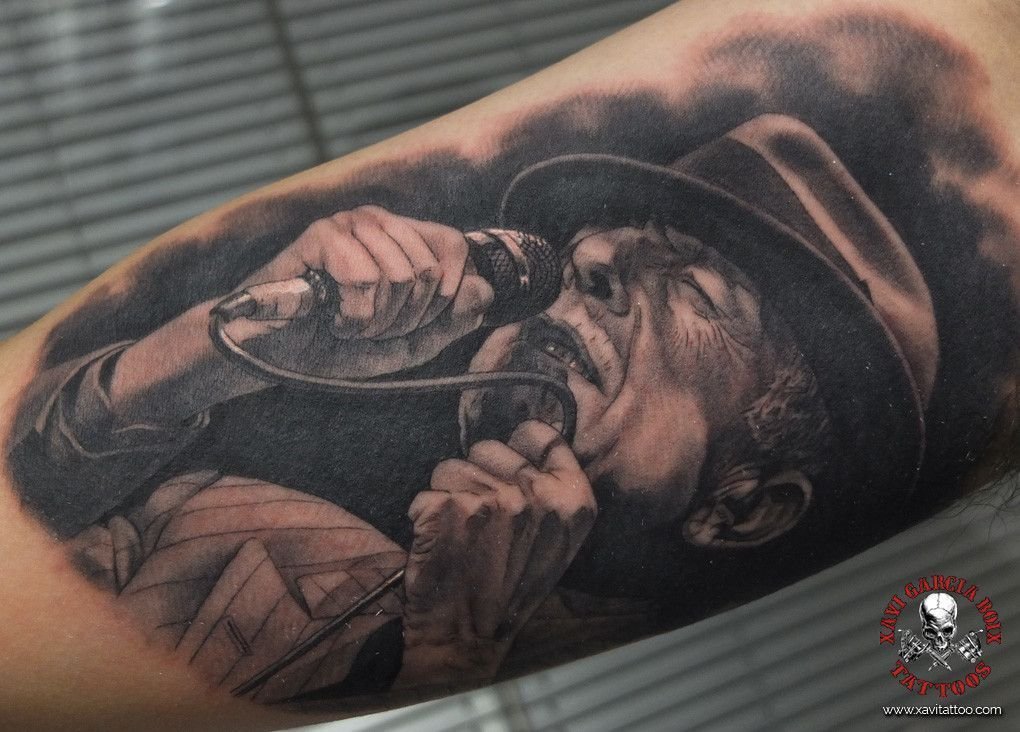 Tatuaje retrato realista de Leonard Cohen en Valencia por Xavi García Boix