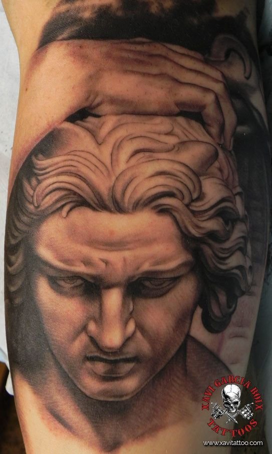 Tatuaje realista de Lucifer en Valencia por Xavi García Boix