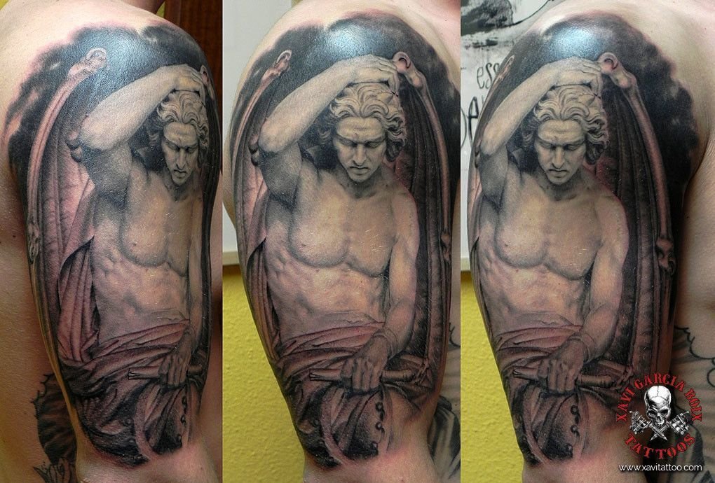 Tatuaje realista de Lucifer (II) en Valencia por Xavi García Boix