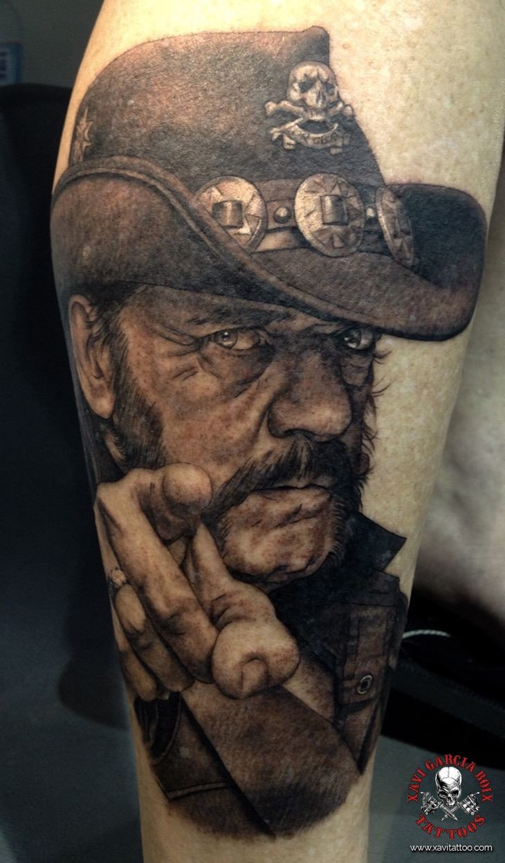 Tatuaje retrato realista de Lemmy Kilmister en Valencia por Xavi García Boix