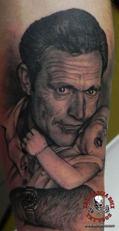 Tatuaje retrato familiar de Padre Rafa en Valencia por Xavi García Boix
