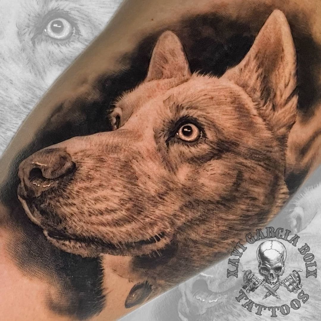 Tatuaje realista de Perro blanco en Valencia por Xavi García Boix