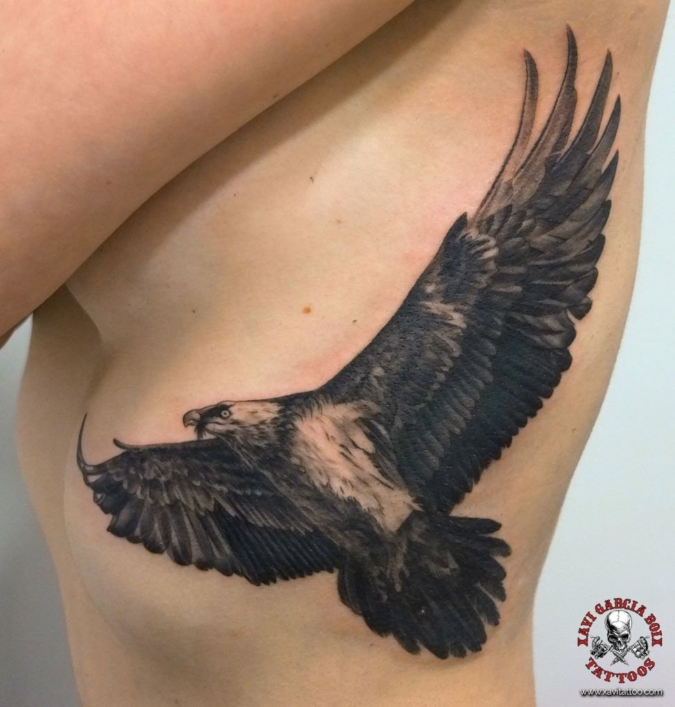 Tatuaje realista de Quebrantahuesos en Valencia por Xavi García Boix