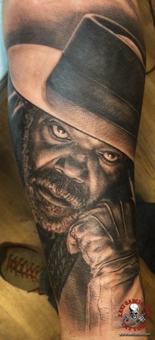 Tatuaje retrato realista de Samuel L. Jackson (II) en Valencia por Xavi García Boix