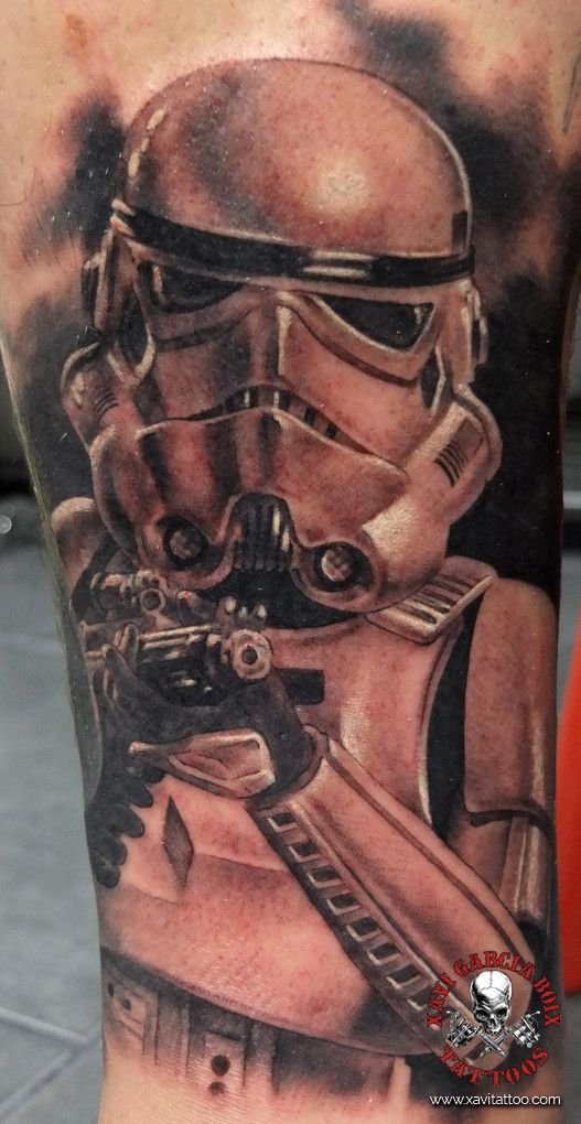 Tatuaje retrato realista de Stormtrooper en Valencia por Xavi García Boix