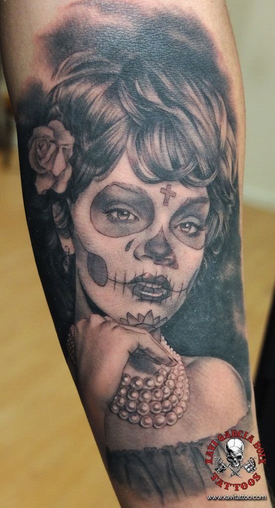 Tatuaje realista de Catrina en Valencia por Xavi García Boix