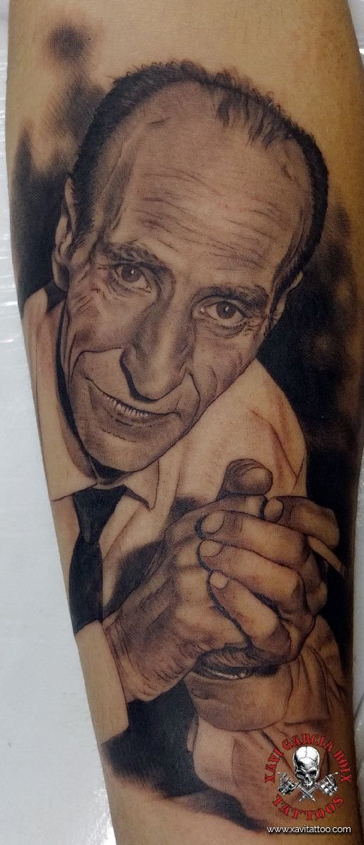 Tatuaje retrato familiar de Victoriano en Valencia por Xavi García Boix