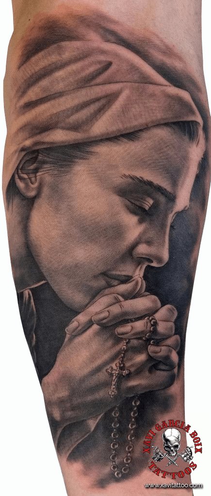 Tatuaje realista de Virgen en Valencia por Xavi García Boix
