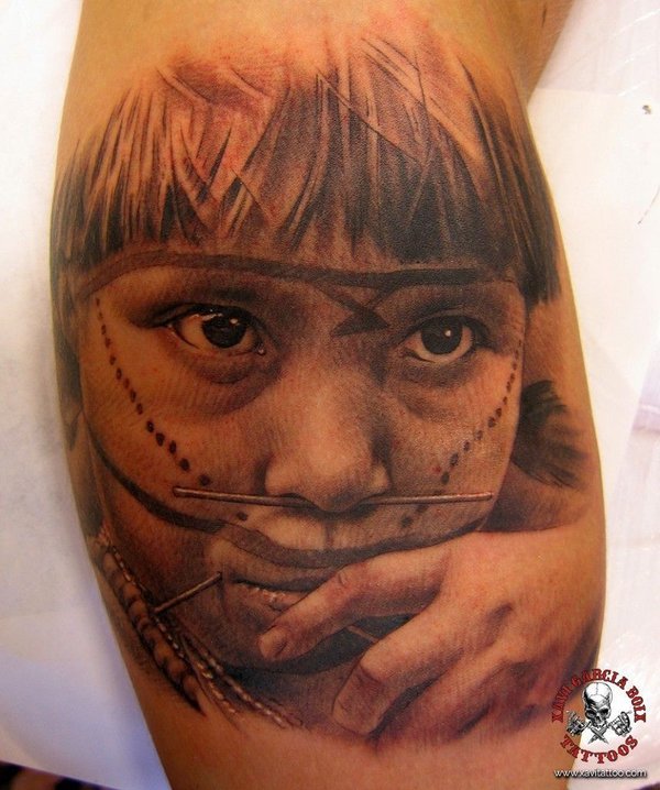 Tatuaje realista de Yanomami en Valencia por Xavi García Boix