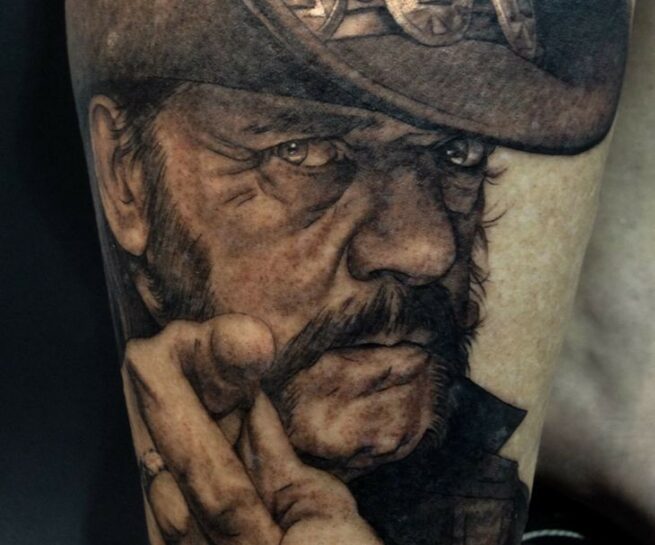 Tatuaje retrato Lemmy Kilmister