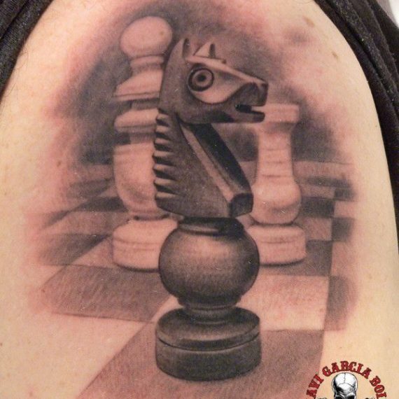 xavi garcia boix tattoo retrato realismo portrait realism tatuaje valencia diversos random chess horse caballo ajedrez