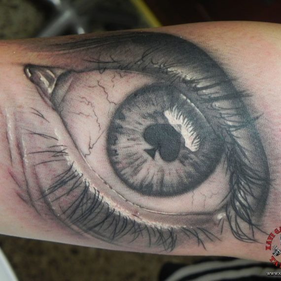 xavi garcia boix tattoo retrato realismo portrait realism tatuaje valencia diversos random poker ojo eye