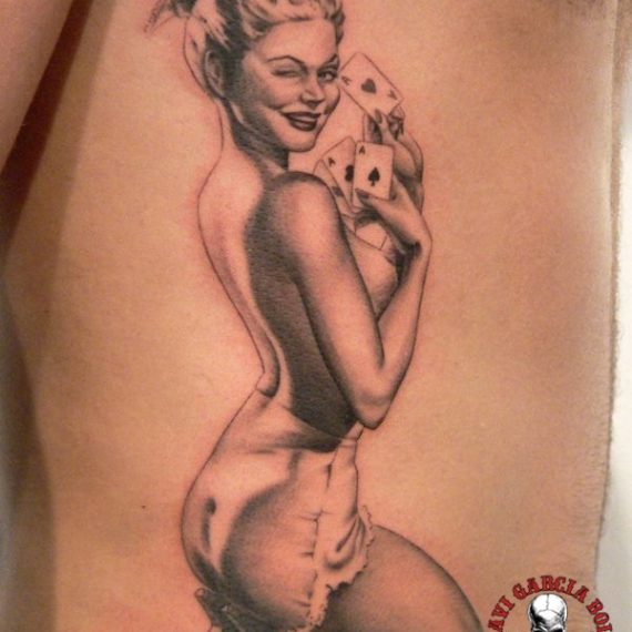 xavi garcia boix tattoo retrato realismo portrait realism tatuaje valencia pin ups girls chicas Maid Pin Up poker as ases