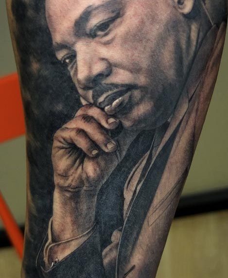 xavi garcia boix tattoo retrato realismo portrait realism tatuaje valencia tatuajes personajes famosos famous characters MARTIN-LUTHER-KING-01