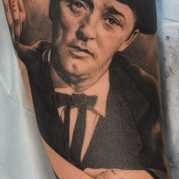 xavi garcia boix tattoo retrato realismo portrait realism tatuaje valencia tatuajes personajes famosos famous characters el cabo del terror cape fear robert mitchum-01